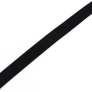 Makro-Detail des schwarzen elastischen Taillengürtels mit feiner Köperbindung