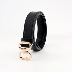Ceinture fine en cuir noir pour femme avec boucle élégante en métal doré à double anneau