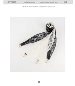 Vue détaillée de la ceinture en dentelle de 160 cm avec perles et embouts dorés chic