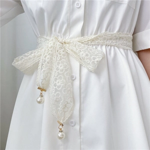 Ceinture élégante en dentelle blanche avec pendentifs en perles pour robe de femme