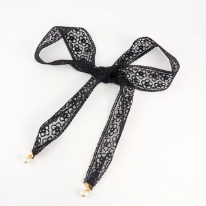Ceinture élégante en dentelle noire avec motifs floraux et pendentifs en perles