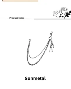 Détail de la double chaîne punk gunmetal avec pendentif squelette flexible et fermoir