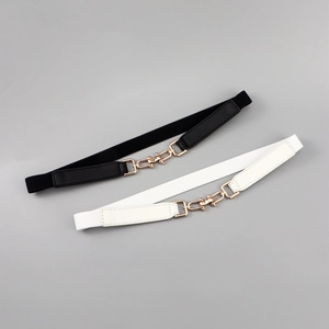 Cintura elastica da donna in nero e bianco con un'elegante fibbia dorata a incastro