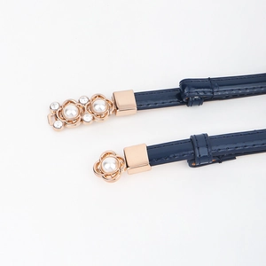 Ceinture fine bleu marine avec perles et strass, boucle fleur dorée pour robe