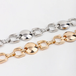 Cintura a catena geometrica stile punk in metallo lucido con finiture oro e argento