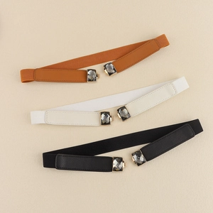 Trois ceintures élastiques en marron, blanc et noir avec boucles dorées en cristal