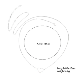 Dettaglio della catena da corpo a cuore argento con chiusura a moschettone e 80+15cm