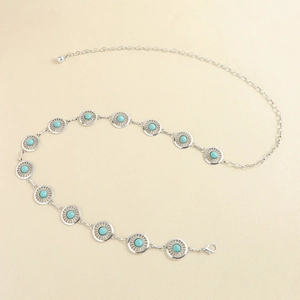 Détail de la chaîne de taille en métal argenté rétro avec pierres précieuses turquoise