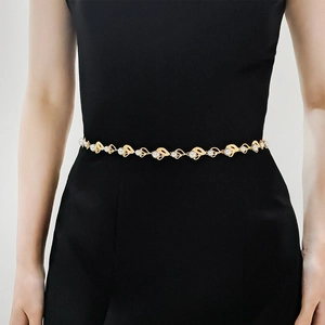 Chaîne de taille dorée élégante avec perles blanches pour robe de femme