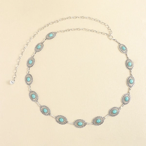 Détail d'une ceinture chaîne en alliage argenté avec 12 turquoises et motifs ethniques