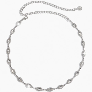 Dettaglio della cintura a catena argento con cristalli marquise e ciondolo a rosa