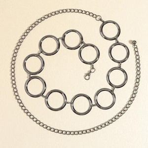 Ceinture chaîne géométrique chic en métal gris foncé avec anneaux pour femmes