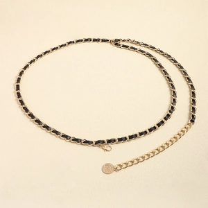 Ceinture élégante en chaîne métallique tressée de cuir noir avec pendentif doré