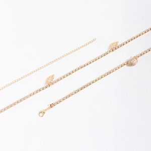 Golden waist chain with sparkling rhinestones and delicate leaf pendants for beach wear