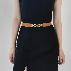 Ceinture élastique marron élégante avec boucle dorée à double anneau pour robe noire