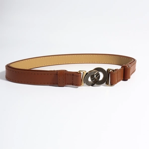 Detail van de vintage dubbele ring gesp met touwtextuur op bruine leren riem