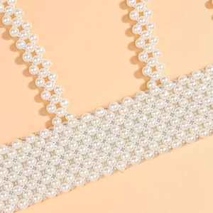 Elegante catena corpo in perle bianche per abiti da sera e accessori da donna