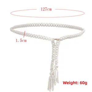 Dettaglio della catena in perle intrecciate, lunghezza 127 cm e larghezza 1,5 cm