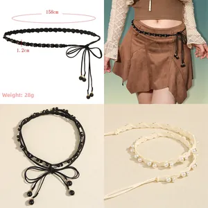 Dettaglio della catena in vita intrecciata floreale da 158 cm con perle e nappe