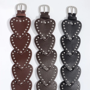 Ceintures rétro en cuir à rivets en cœur avec boucle à ardillon en noir, marron et café