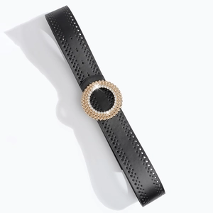 Ceinture femme en cuir noir ajouré avec une boucle ronde ornée de strass brillants
