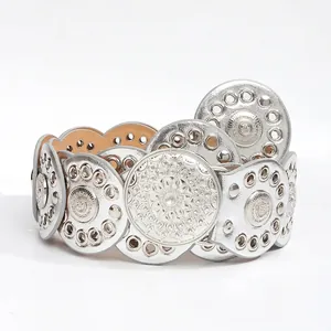 Zilveren boho Y2K riem met reliëf metalen schijven en oogjes voor dames jurken