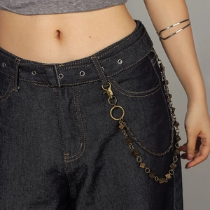 Chaîne de pantalon multicouche style punk en laiton avec breloques dés sur jean