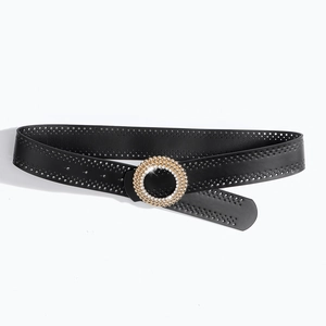 Ceinture noire pour femme en cuir avec boucle ronde en strass et détails d'œillets mode