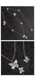 Détail macro de pendentifs papillon argentés et chaîne fine sur fond noir texturé