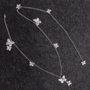 Chaîne de taille argentée avec pendentifs papillons et maillons en métal réglables