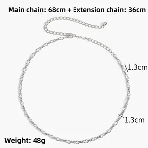 Vista dettagliata della cintura a catena con maglie a cuore argento con misure 68cm e 36cm
