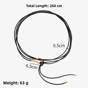 Nahaufnahme einer 260cm schwarzen PU-Leder-Taillekette mit goldenen Metallakzenten