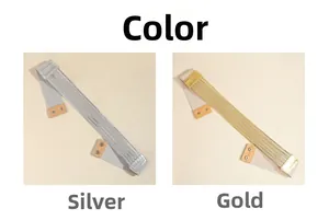 Vue détaillée des ceintures élastiques en couleurs métalliques or et argent avec boutons