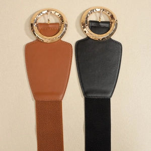 Detail der eleganten elastischen Taillengürtel mit runden Goldschnallen in Schwarz und Braun