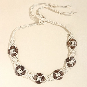 Ceinture de taille bohème en macramé ivoire avec des accents de coquille de noix de coco