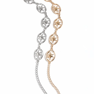 Détails de ceintures chaînes vintage en métal doré et argenté avec motifs d'étoiles