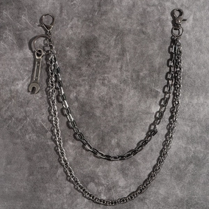 Catena per pantaloni punk a doppio strato con ciondolo a chiave e chiusure a moschettone