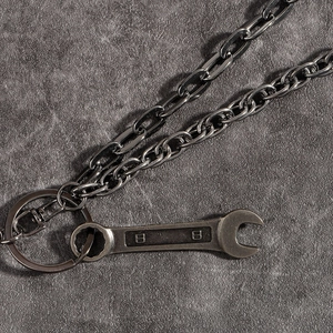 Catena per pantaloni vintage industriale con ciondolo a chiave e portachiavi argento