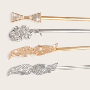 Détails des ceintures élastiques en métal avec roses en strass et boucles d'ailes