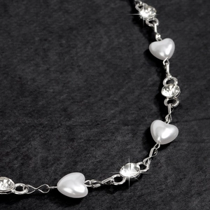 Elegante silberne Herzperlen-Taillenkette für Damen mit funkelnden Kristall-Strasssteinen