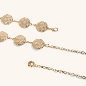 Elegante cintura a catena in metallo dorato per donna con dischi strutturati e moschettone