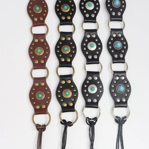 Ceintures bohèmes en cuir avec incrustations de turquoise et longues franges