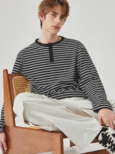 Gestreepte Henley T-shirt met lange mouwen voor heren in zwart-wit met contrastkraag