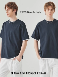 Heren navy blauw T-shirt met korte mouwen, nep tweedelig ontwerp en witte details in losse fit