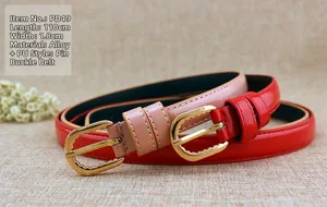 Détail de fines ceintures en cuir verni rose et rouge avec boucle en alliage et dimensions