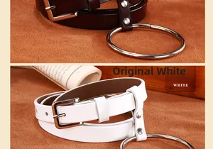 Détail de ceintures en cuir blanc et marron avec un grand anneau argenté style punk