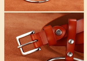 Gros plan sur ceinture en cuir marron avec boucle argentée et détails de rivets