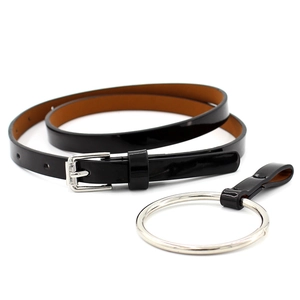 Ceinture fine en cuir verni noir pour femme avec boucle carrée argentée et anneau en métal