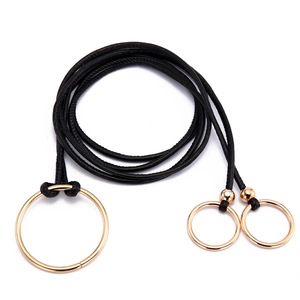Ceinture à nouer en cuir noir pour femme avec anneaux dorés élégants pour robes