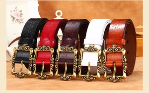Cinq ceintures en cuir à motifs floraux avec boucles rétro en bronze vintage